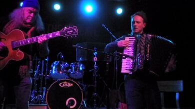 BIRDS ON A WIRE Beatrice (Chico Buarque) Cave Buffalo