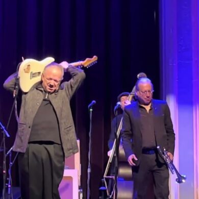 Jimmy Vaughan & the Tilt-a-Whirl Band b- Crawl Jimmy Vaughan & the Tilt-a-Whirl Band b- Crawl