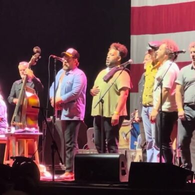 Willie Nelson and Family – It’s Hard To Be Humble – Live at Darien Lake, NY (Buffalo) on 7/30/23 Willie Nelson and Family – It’s Hard To Be Humble – Live at Darien Lake, NY (Buffalo) on 7/30/23