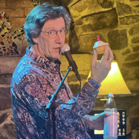 A special night @babevillebuffalo celebrating this guy! Happy Birthday @gratefulpiano!! 🥳🎂🎉
✌️❤️🎶