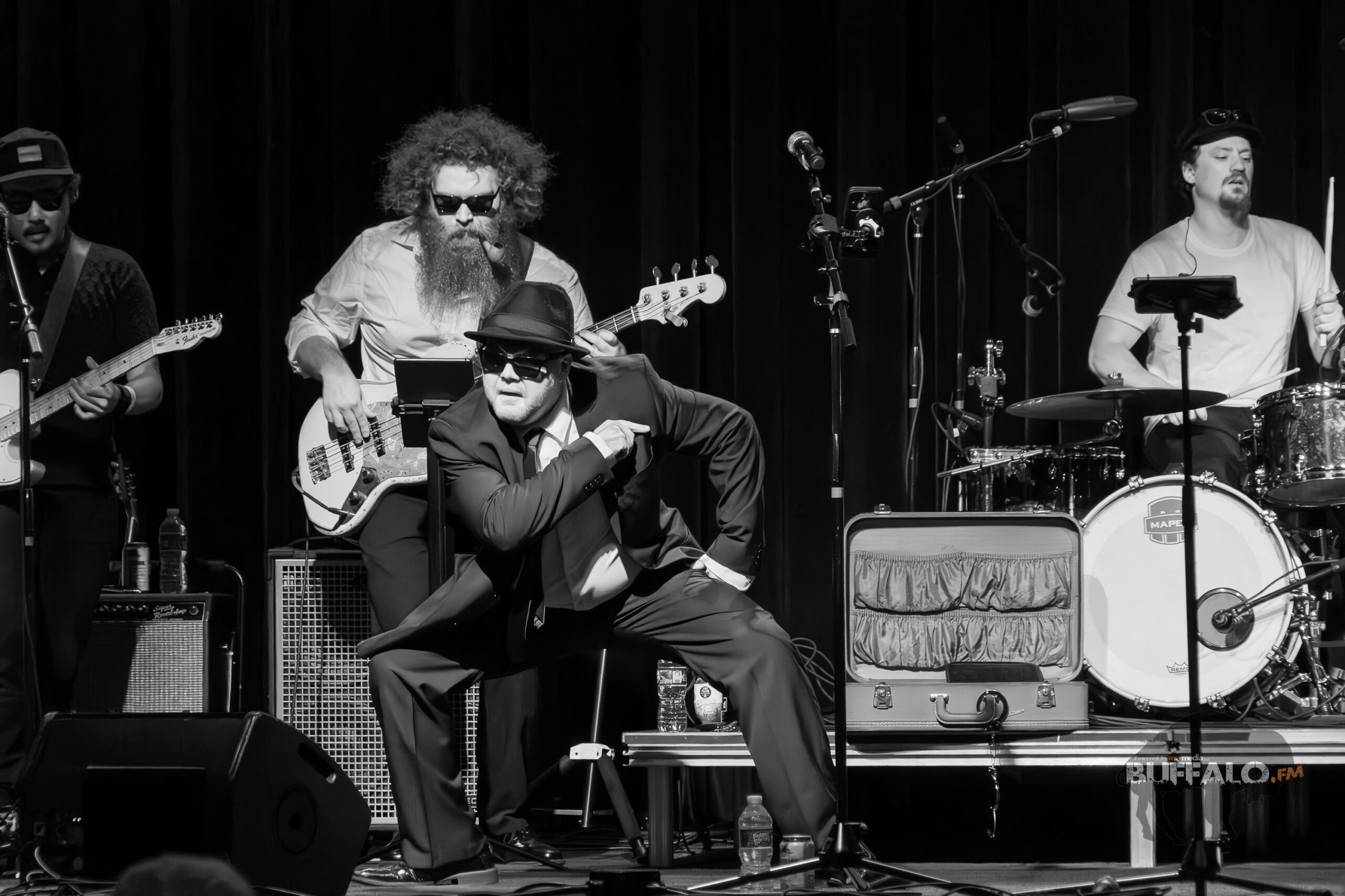 @drmrphd and @capt.tom_and_the_hooligans doing it right with the @sam_foundation_  Blues Brothers Revue at @babevillebuffalo 
✌️❤️🎶