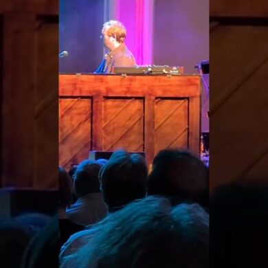 Graham Nash sings “Right Between the Eyes” in Buffalo NY