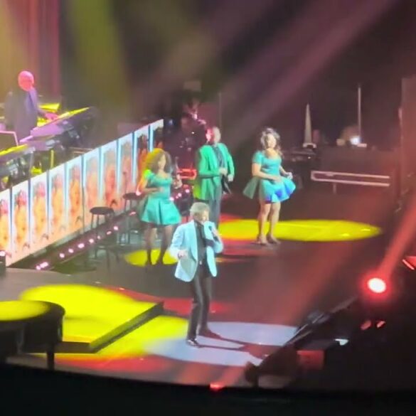 Barry Manilow – Copacabana –  Live at KeyBank Center in Buffalo, NY on 6/30/26